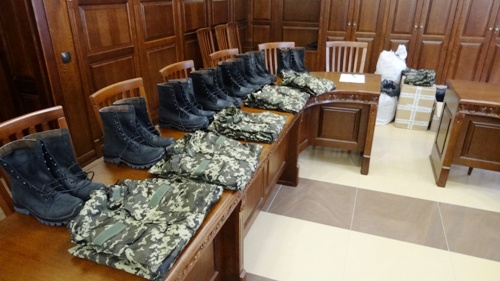 Івано-Франківська Архиєпархія УГКЦ відправила 30 коплектів військової форми в зону АТО.(ФОТО)